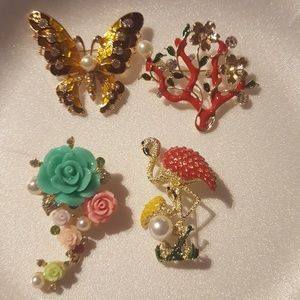 Lot of 4 brooches